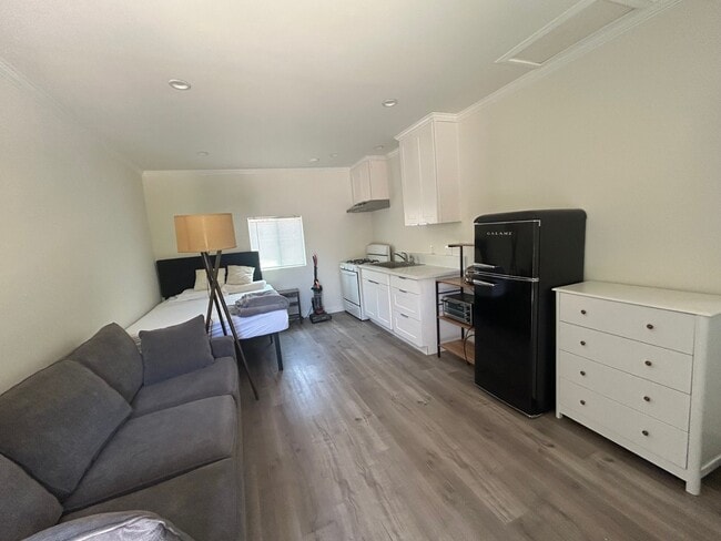 Photo - 4826 Coolidge Ave House Unit #B