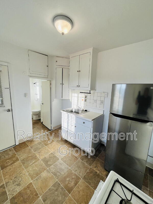 Building Photo - 2014 Earl St Unit #3