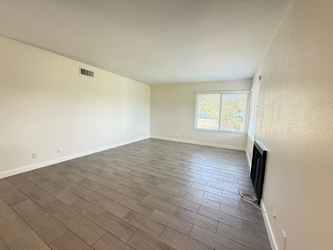 Photo - Charming 2 Bedroom Condo for Rent in Newhall!