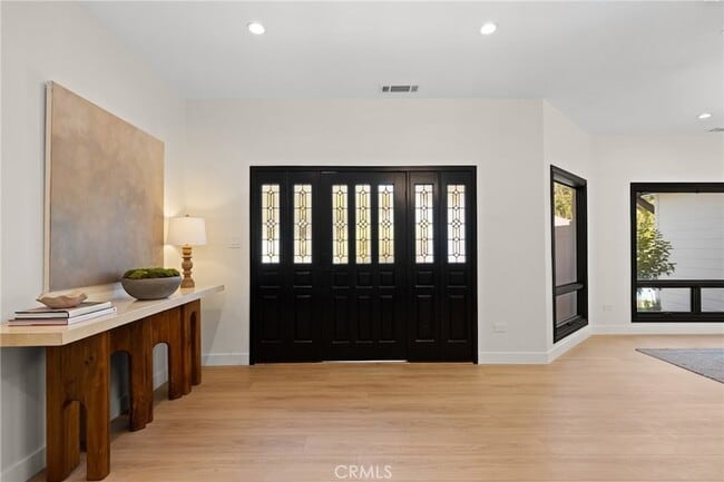 Photo - 6016 Woodlake Ave