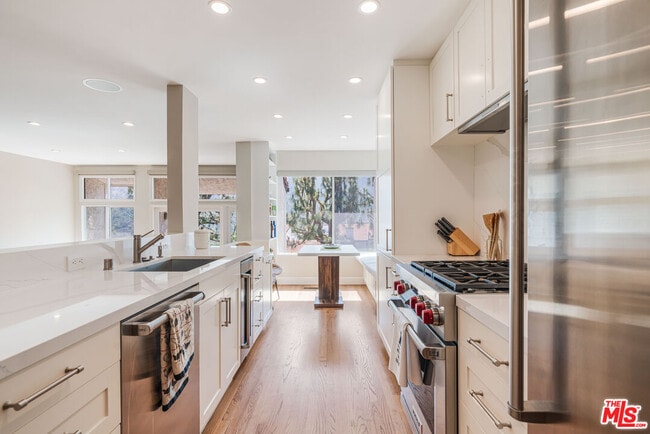 Building Photo - 17083 Palisades Cir