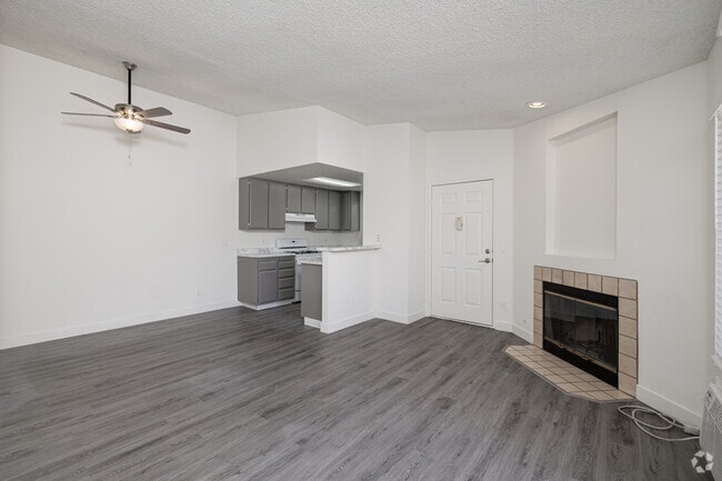 1BR, 1BA - 635SF - Living Room - Legacy Residential
