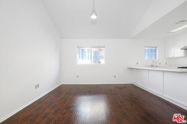Photo - 1753 N Kenmore Ave