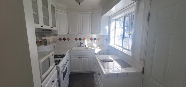 Photo - 19538 Leadwell St