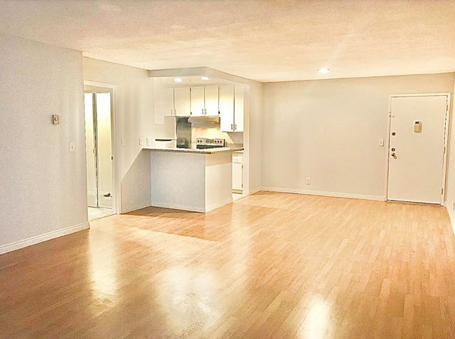 Building Photo - 8650 Gulana Ave Unit L2163