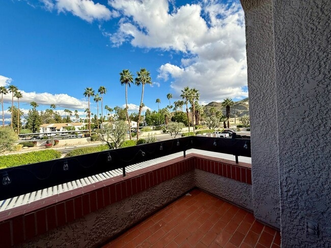 Building Photo - AVAILABLE NOW!! 2 Bedrooms 2 Bathroom Condo in Palm Springs! Unit 63