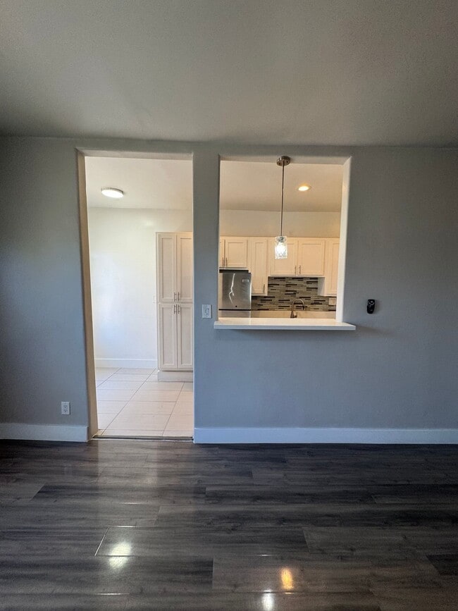 Photo - 203 S Kenmore Ave Unit 203