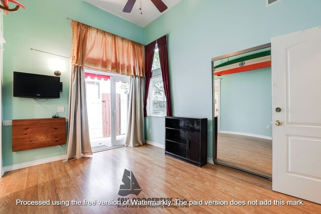 Building Photo - 614 13th St Unit 2