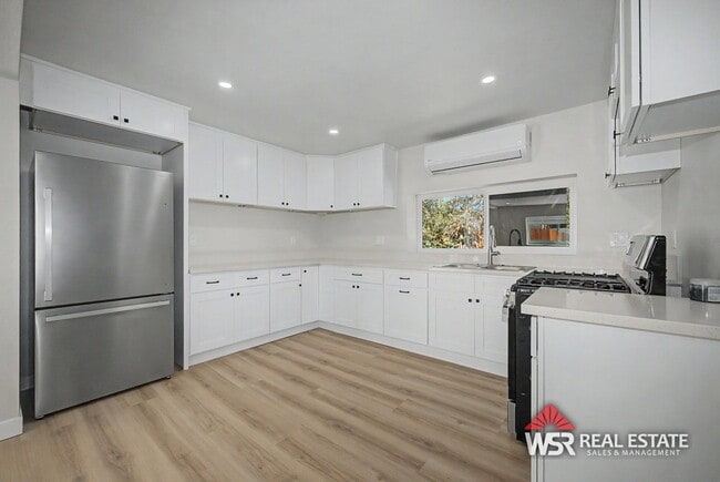 Photo - 3625 Everest Ave
