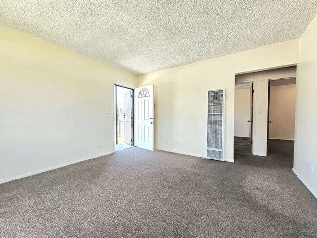 Photo - 8866 Wall St