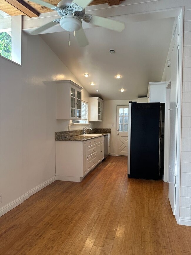 Photo - Steps to sand at Pierpont Lanes