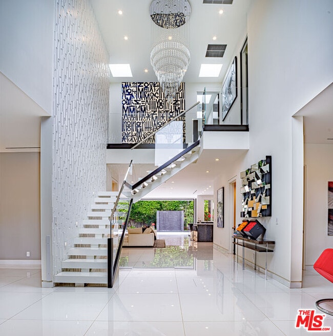 Photo - 511 N Rexford Dr