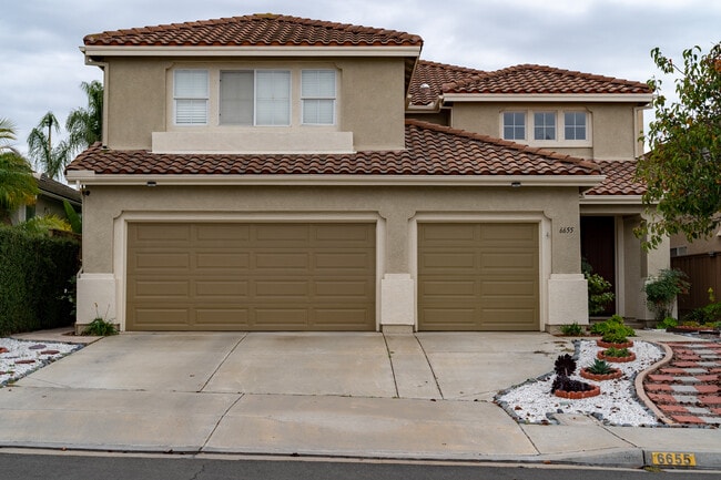 Photo - 6655 Hollycrest Ct House