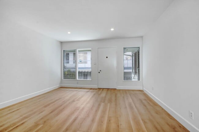 Photo - 922 6th St Unit 09