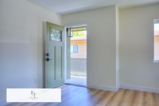 Photo - Fully Upgraded Spacious 3-Bedroom Unit in Prime Arcadia Location