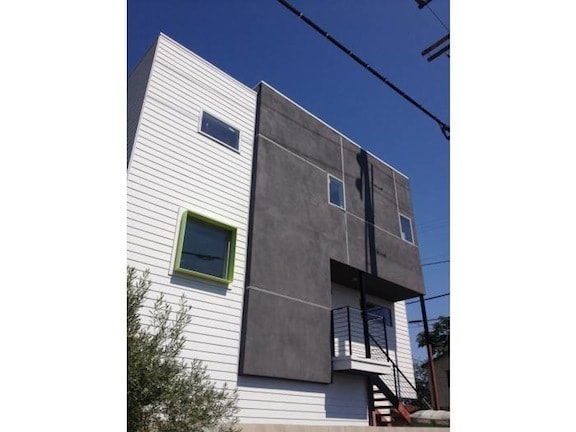 Building Photo - 37th Place Triplex Unit 1296 1/2 Rental