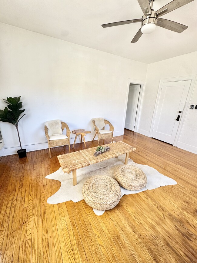 Photo - 1758 Winona Blvd Unit 6