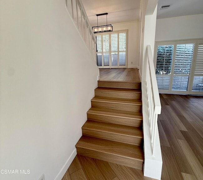 Photo - 21801 Burbank Blvd