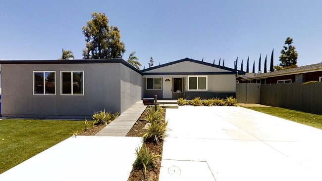 Large Property w/ 2 Kitchens!! - Large Property w/ 2 Kitchens!! House