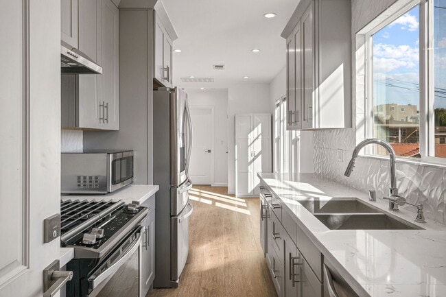 Photo - 1238 S Burnside Ave