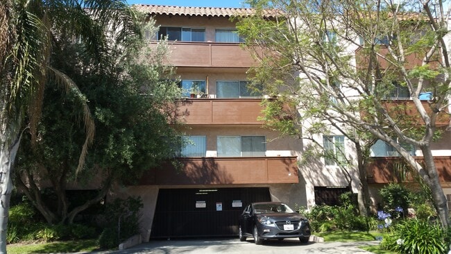Front of building. One of those balconies is for this unit. - 3717 Cardiff Ave