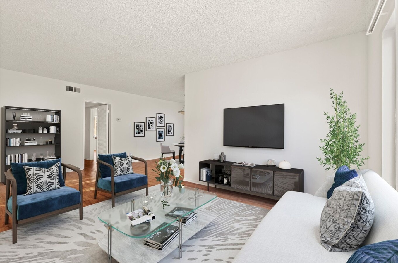 Photo - 245 S Doheny Dr