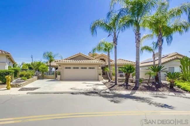 Photo - 2703 Lobelia Rd
