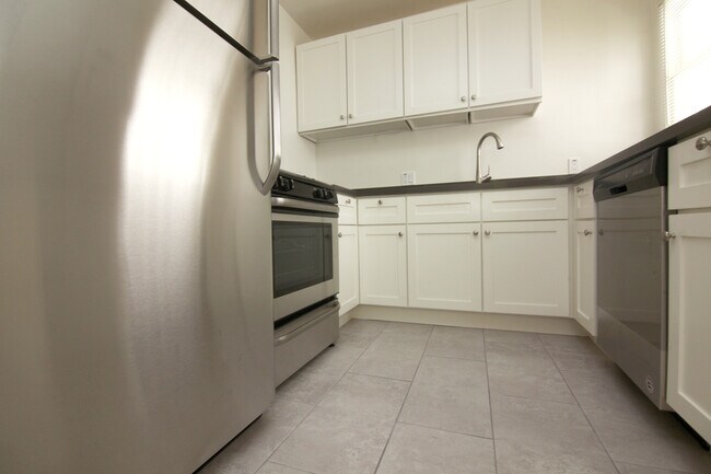 Photo - 1123-1127 Larrabee St Unit 1123 1/2