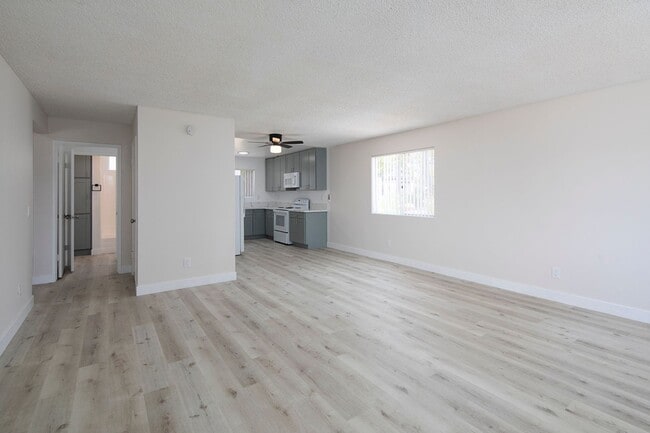 Building Photo - Gorgeous 1 Bedroom with AC and Parking in ... Unit 07 Rental