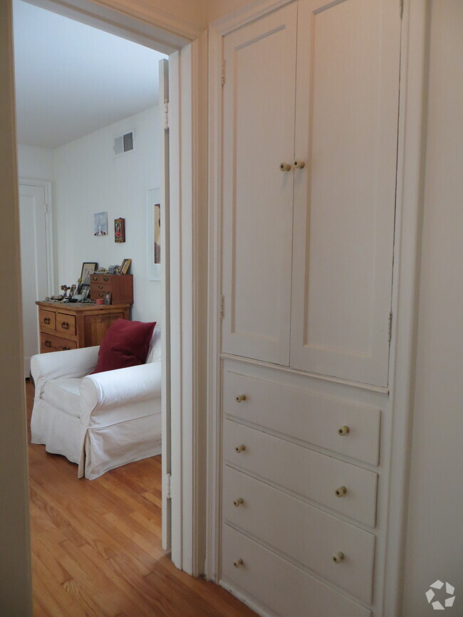 Building Photo - 821 20th St Unit 1-4 Rental