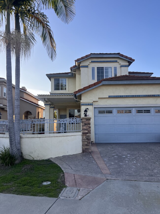 Building Photo - 556 Almonte Pl