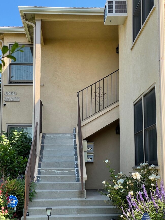 Building Photo - 5255 Via Campo St Unit 5255