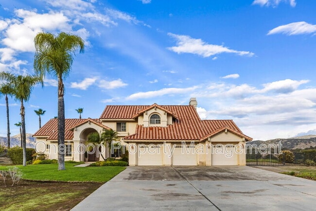 Building Photo - 493 Summerhill View