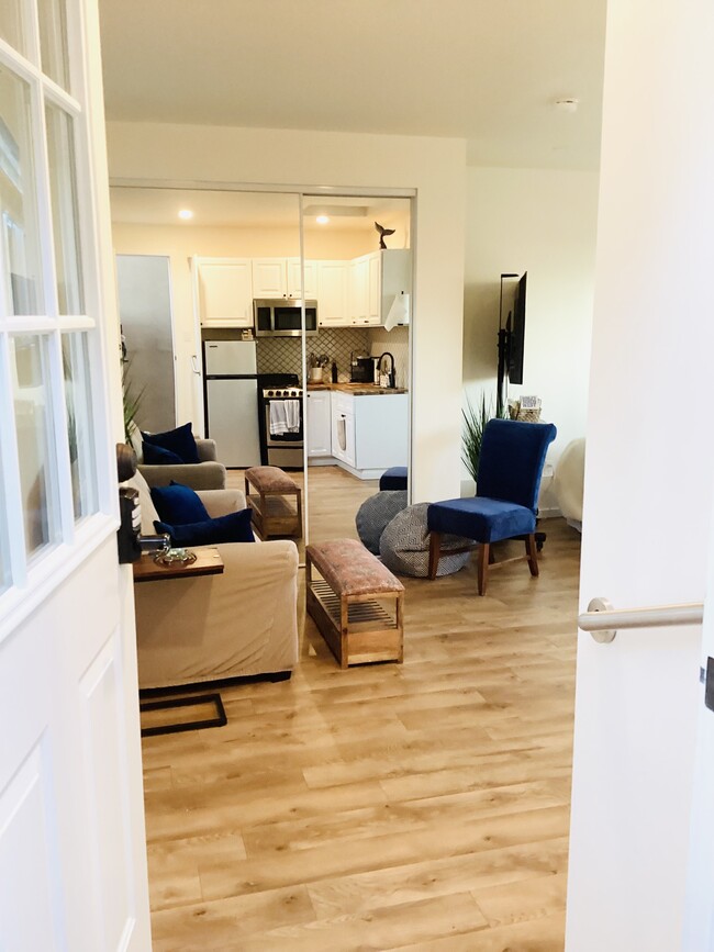 Building Photo - 1630 W 27th St