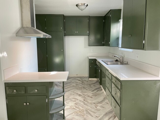 Building Photo - 206 S 2nd Ave Unit c