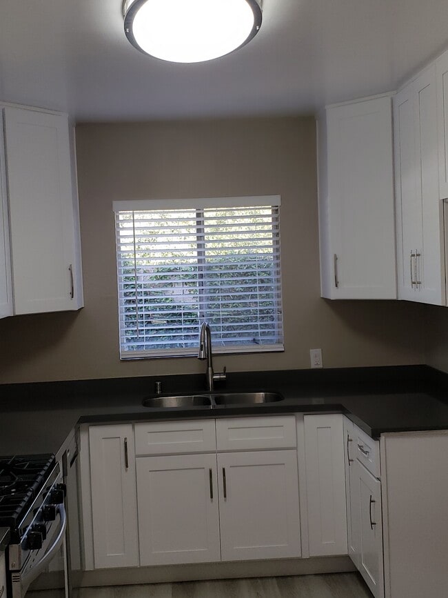 Photo - 116 N La Plaza Apartments Unit 116
