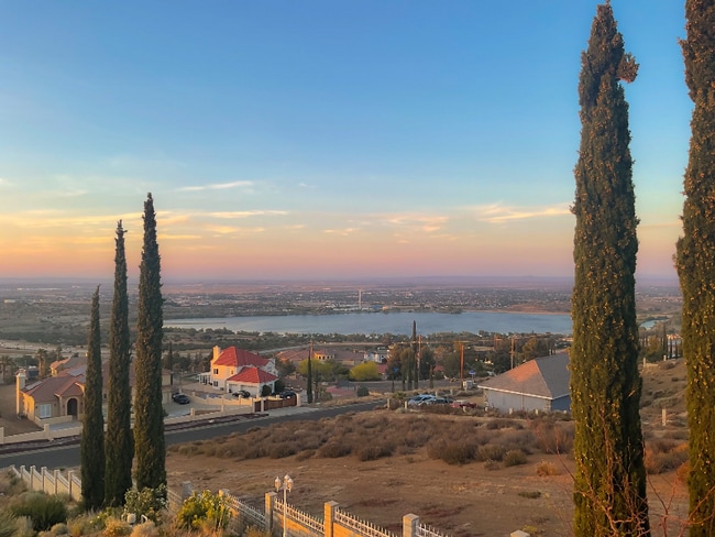 Photo - 238 Lakeview Dr Unit 238 1/2 Palmdale ca 93551