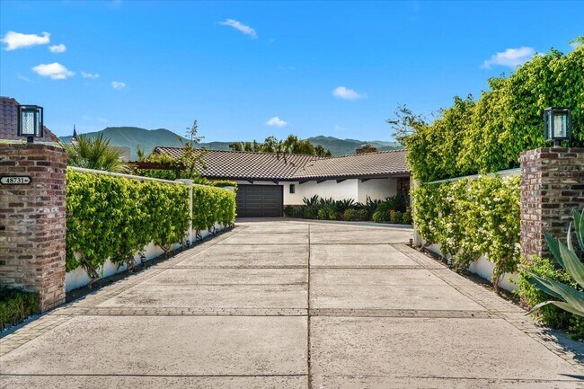 Building Photo - 48731 San Vicente St