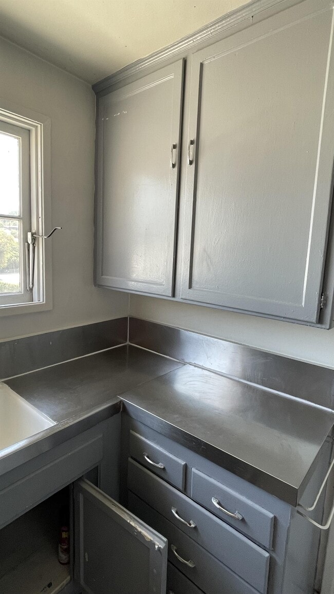 Building Photo - 2477 Silver Lake Blvd Unit 2477-C Rental