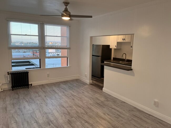 Building Photo - 3005 Main St Unit 516