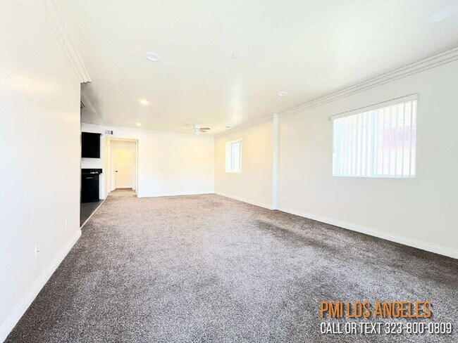 Photo - 114 W 50th St