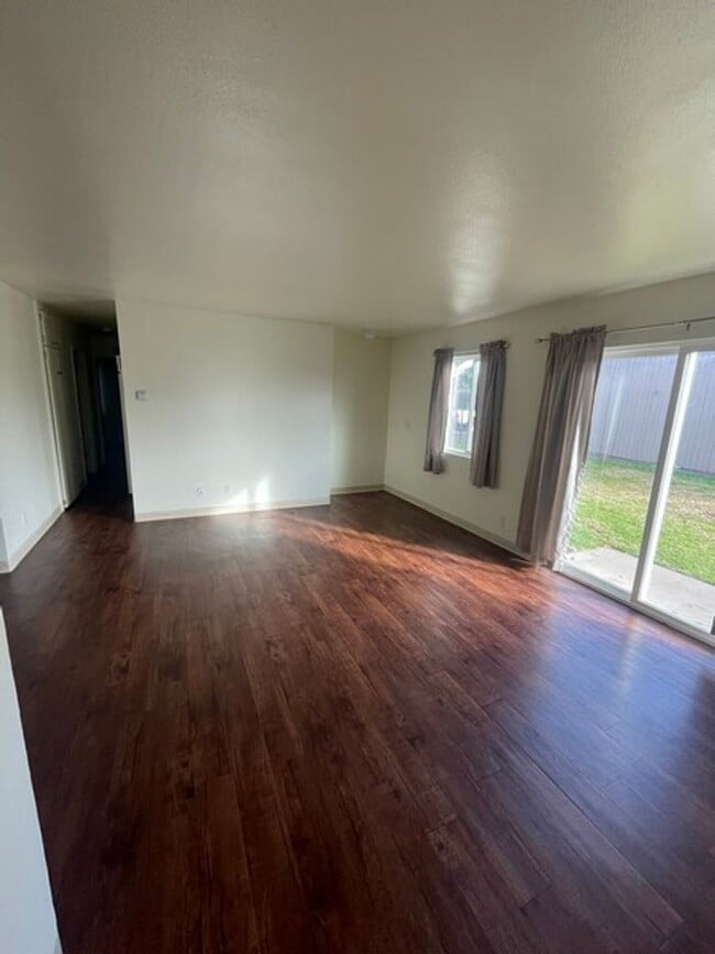 Photo - Gorgeous 3 bedroom / 2 bath & 1 car garage Unit 1