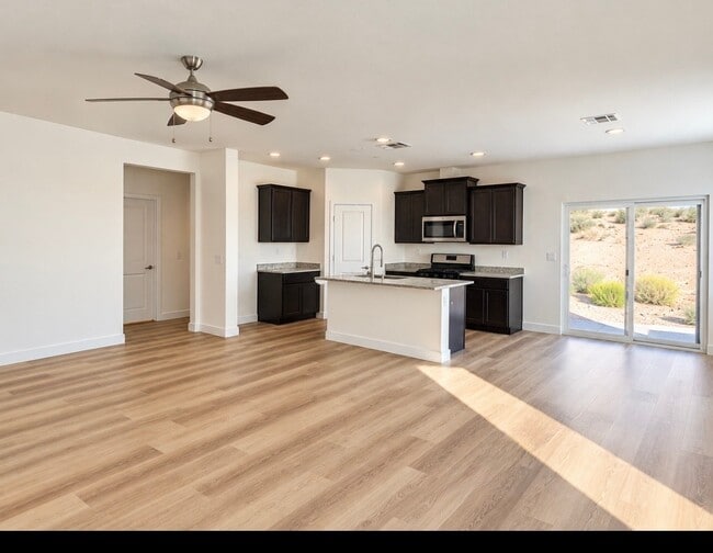 Photo - 16835 Desert Star St