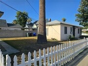 Photo - 260 W 18th St