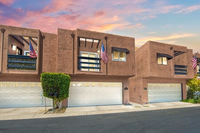 Downtown Huntington Beach Townhome - Downtown Huntington Beach Townhome