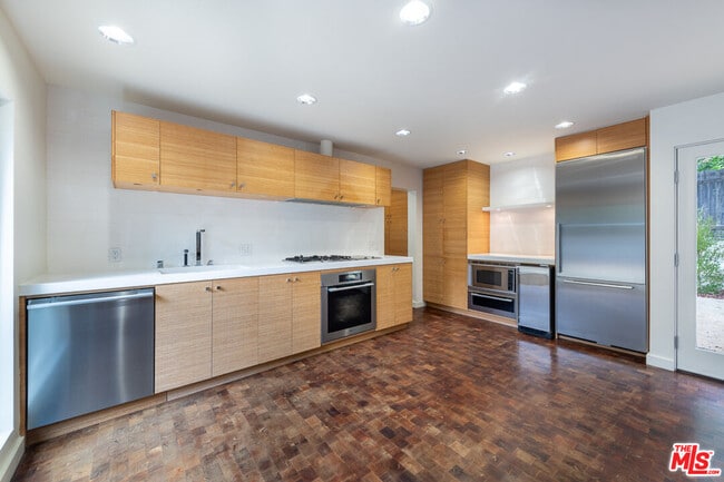 Building Photo - 12931 Valleyheart Dr