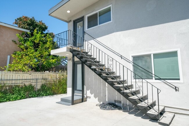 Photo - 2325 S Sycamore Ave Unit 2325.5