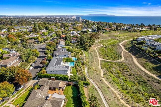 Photo - 623 Alma Real Dr