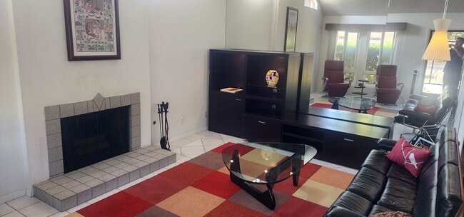 Photo - Modern & Fully Furnished Townhouse with Mo...