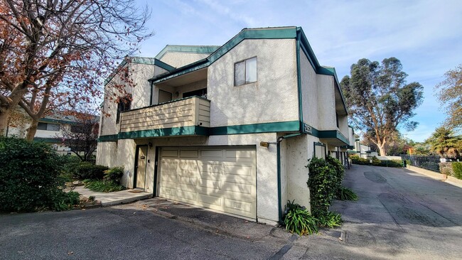 Charming 2 Bed + 1.5 Bath + 2 Car Garage C... - Charming 2 Bed + 1.5 Bath + 2 Car Garage C... Condo Unit 6